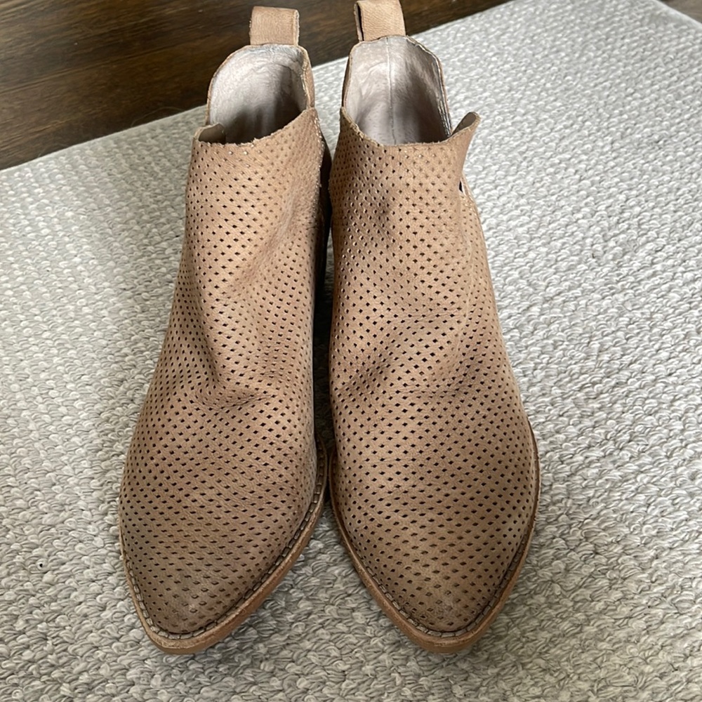 Womens Dolce Vita booties size 8 worn once
